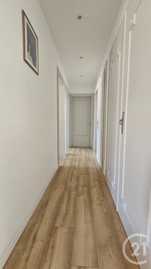 Appartement F5 &agrave; louer - 5 pi&egrave;ces - 80,60 m2 - Longeville Les Metz - 57 - LORRAINE