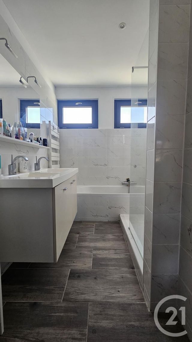 Appartement F5 &agrave; louer - 5 pi&egrave;ces - 80,60 m2 - Longeville Les Metz - 57 - LORRAINE