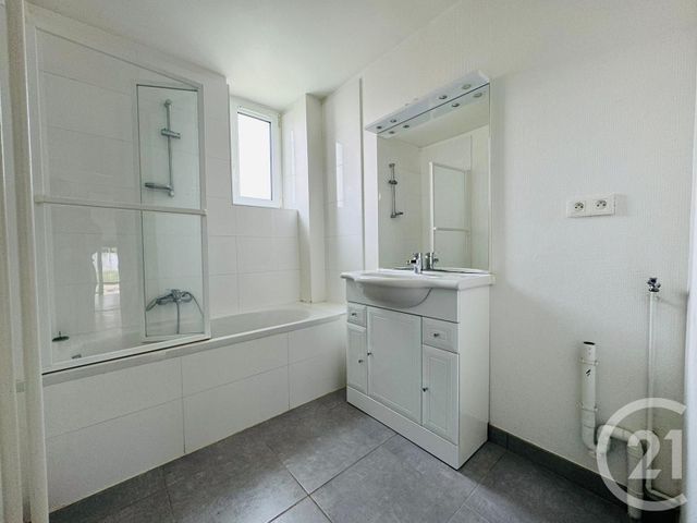 Appartement F3 &agrave; louer - 3 pi&egrave;ces - 78,49 m2 - Le Ban St Martin - 57 - LORRAINE