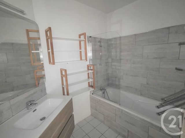 Appartement &agrave; louer - 4 pi&egrave;ces - 100,01 m2 - 25 - FRANCHE-COMTE
