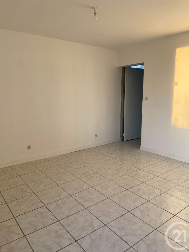 Local commercial à louer - 100.0 m2 - 86 - Vienne