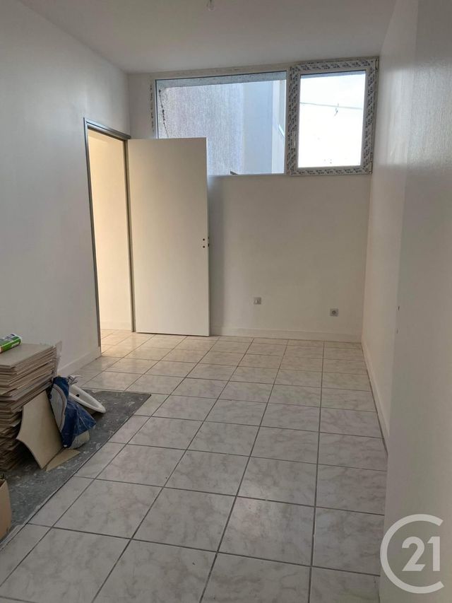 Local commercial à louer - 100.0 m2 - 86 - Vienne