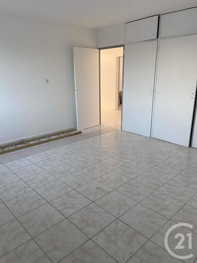 Local commercial à louer - 100.0 m2 - 86 - Vienne