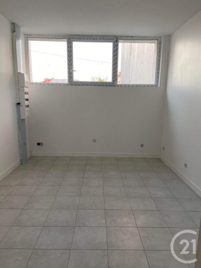 Local commercial à louer - 100.0 m2 - 86 - Vienne