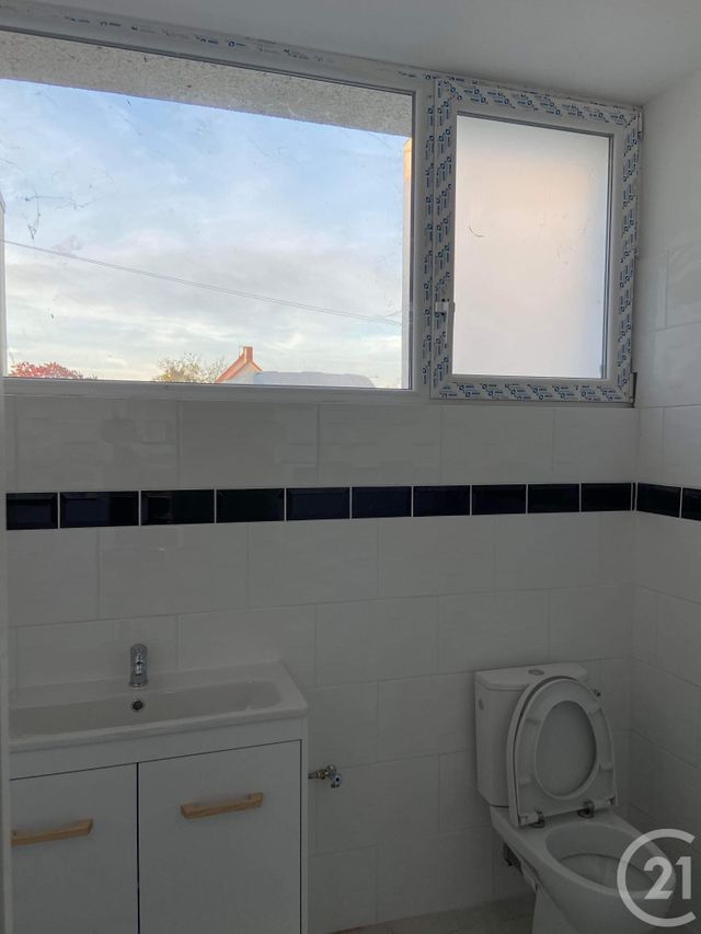 Local commercial à louer - 100.0 m2 - 86 - Vienne