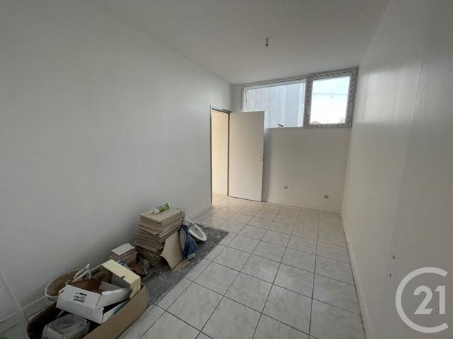 Local commercial à louer - 100.0 m2 - 86 - Vienne
