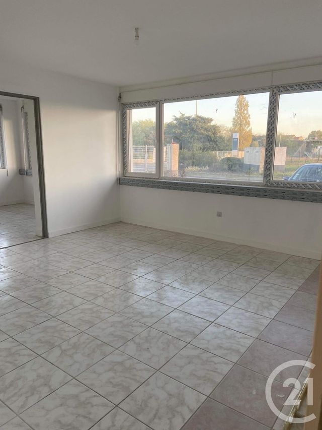 Local commercial à louer - 100.0 m2 - 86 - Vienne