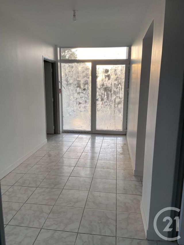 Local commercial à louer - 100.0 m2 - 86 - Vienne