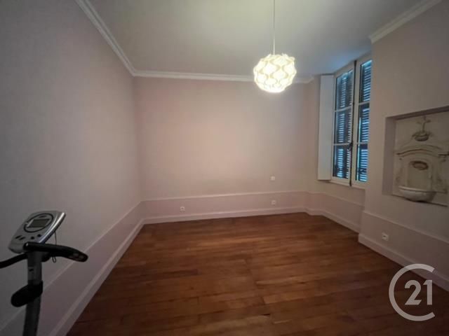 Maison à vendre - 7 pièces - 220 m2 - Chatellerault - 86 - POITOU-CHARENTES