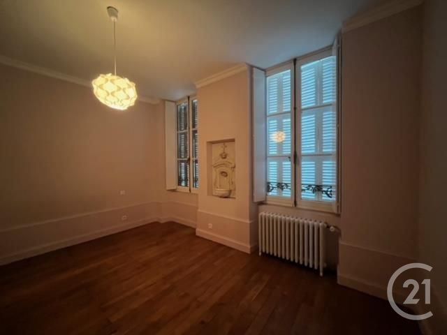 Maison à vendre - 7 pièces - 220 m2 - Chatellerault - 86 - POITOU-CHARENTES