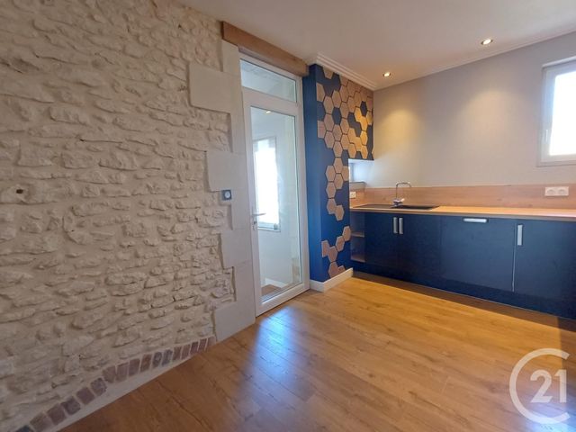 Maison &agrave; louer - 4 pi&egrave;ces - 106,82 m2 - Dange St Romain - 86 - POITOU-CHARENTES