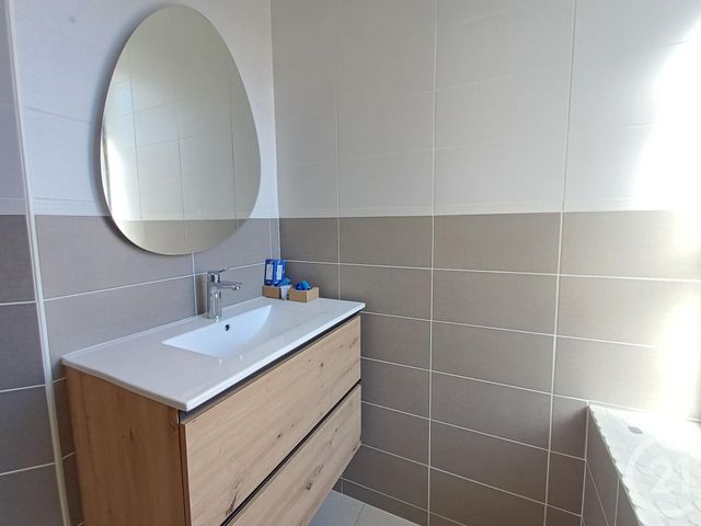 Maison &agrave; louer - 4 pi&egrave;ces - 106,82 m2 - Dange St Romain - 86 - POITOU-CHARENTES