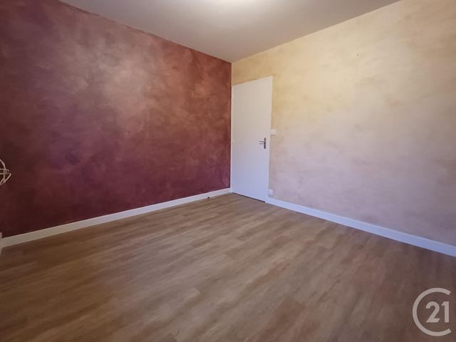 Maison &agrave; louer - 4 pi&egrave;ces - 77,74 m2 - St Pierre De Maille - 86 - POITOU-CHARENTES