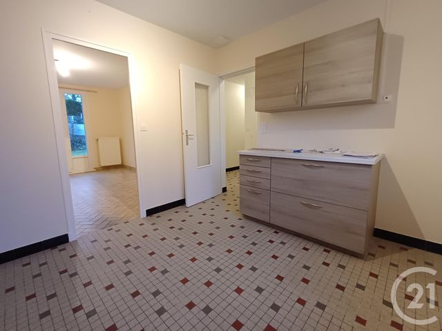 Maison &agrave; louer - 4 pi&egrave;ces - 77,74 m2 - St Pierre De Maille - 86 - POITOU-CHARENTES