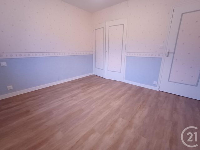 Maison &agrave; louer - 4 pi&egrave;ces - 77,74 m2 - St Pierre De Maille - 86 - POITOU-CHARENTES