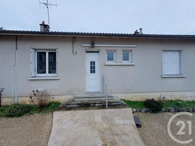 Maison &agrave; louer - 4 pi&egrave;ces - 77,74 m2 - St Pierre De Maille - 86 - POITOU-CHARENTES