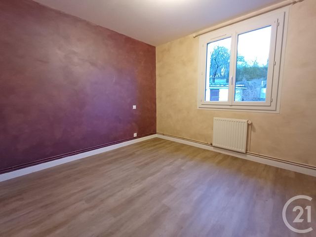 Maison &agrave; louer - 4 pi&egrave;ces - 77,74 m2 - St Pierre De Maille - 86 - POITOU-CHARENTES