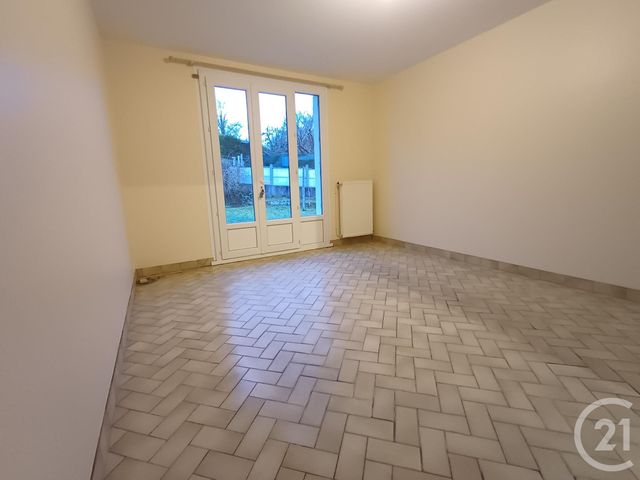 Maison &agrave; louer - 4 pi&egrave;ces - 77,74 m2 - St Pierre De Maille - 86 - POITOU-CHARENTES