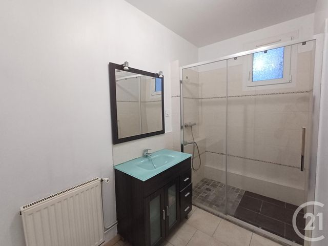 Maison &agrave; louer - 4 pi&egrave;ces - 77,74 m2 - St Pierre De Maille - 86 - POITOU-CHARENTES