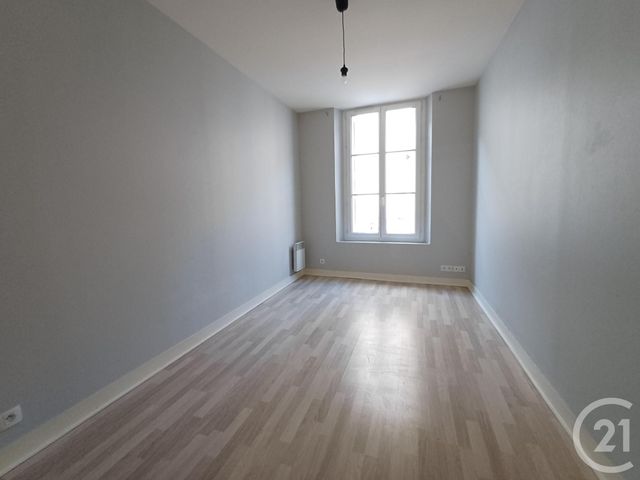 Appartement T3 &agrave; louer - 3 pi&egrave;ces - 64,40 m2 - Chatellerault - 86 - POITOU-CHARENTES