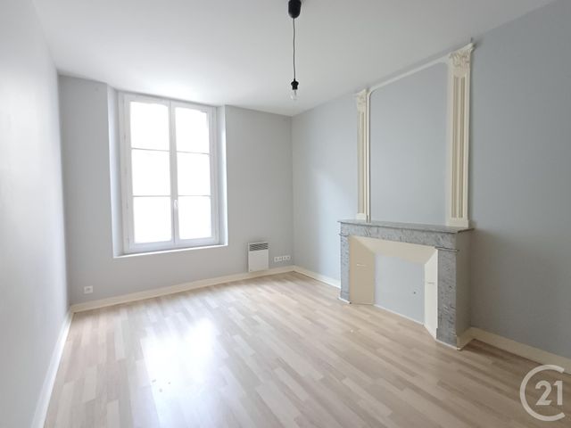 Appartement T3 &agrave; louer - 3 pi&egrave;ces - 64,40 m2 - Chatellerault - 86 - POITOU-CHARENTES