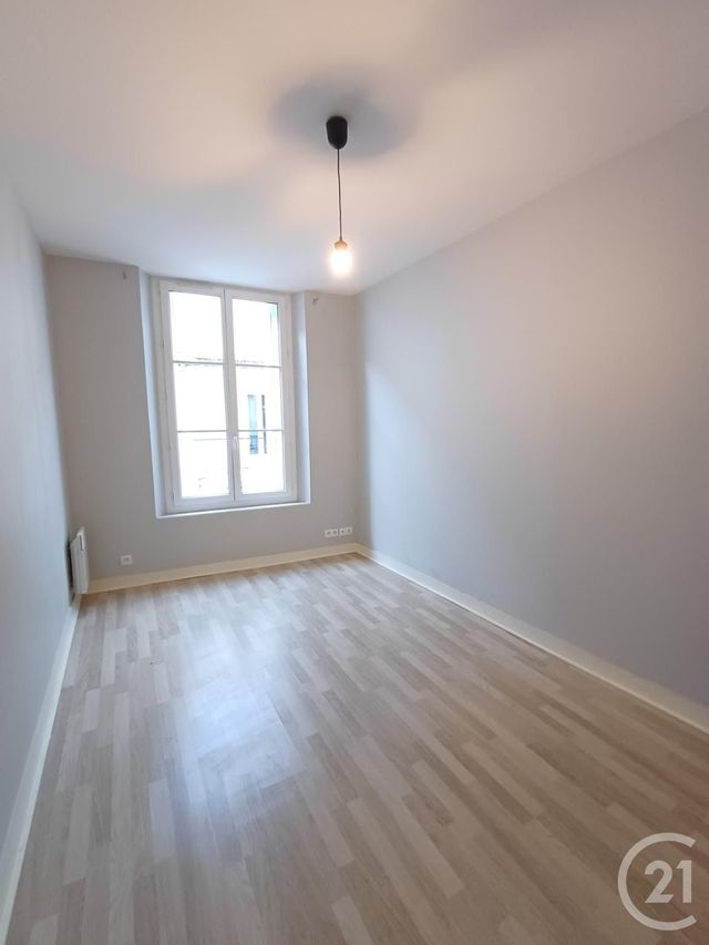 Appartement T3 &agrave; louer - 3 pi&egrave;ces - 64,40 m2 - Chatellerault - 86 - POITOU-CHARENTES