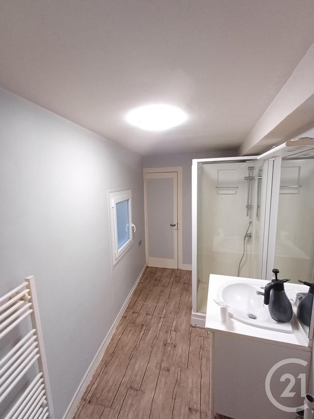 Appartement T3 &agrave; louer - 3 pi&egrave;ces - 64,40 m2 - Chatellerault - 86 - POITOU-CHARENTES