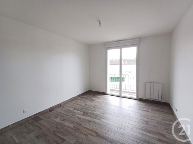 Appartement T4 &agrave; louer - 4 pi&egrave;ces - 93,09 m2 - Chatellerault - 86 - POITOU-CHARENTES