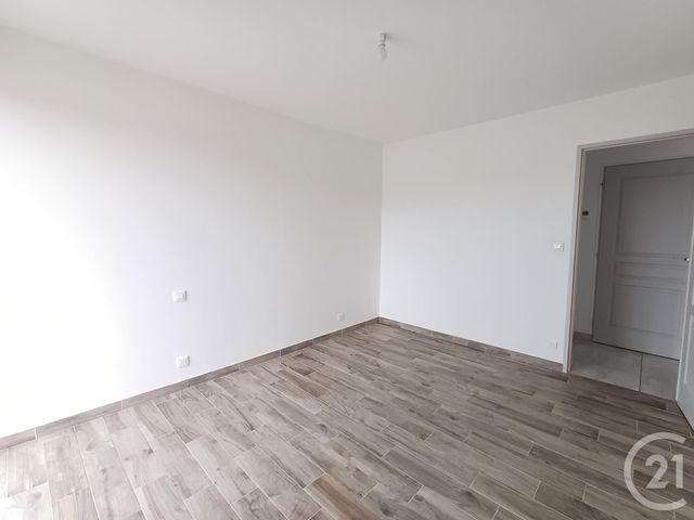 Appartement T4 &agrave; louer - 4 pi&egrave;ces - 93,09 m2 - Chatellerault - 86 - POITOU-CHARENTES