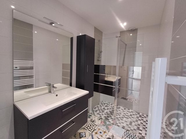 Appartement T4 &agrave; louer - 4 pi&egrave;ces - 93,09 m2 - Chatellerault - 86 - POITOU-CHARENTES