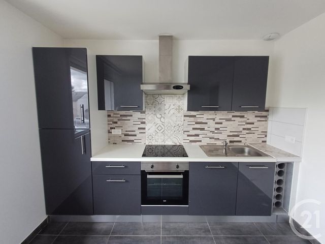 Appartement T4 &agrave; louer - 4 pi&egrave;ces - 93,09 m2 - Chatellerault - 86 - POITOU-CHARENTES