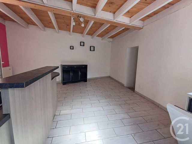 Maison &agrave; louer - 3 pi&egrave;ces - 83 m2 - St Julien L Ars - 86 - POITOU-CHARENTES