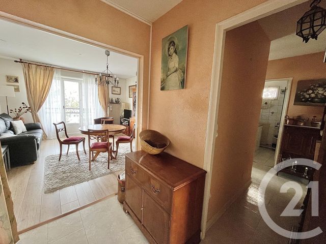 Appartement T3 &agrave; vendre - 3 pi&egrave;ces - 65 m2 - Chatellerault - 86 - POITOU-CHARENTES