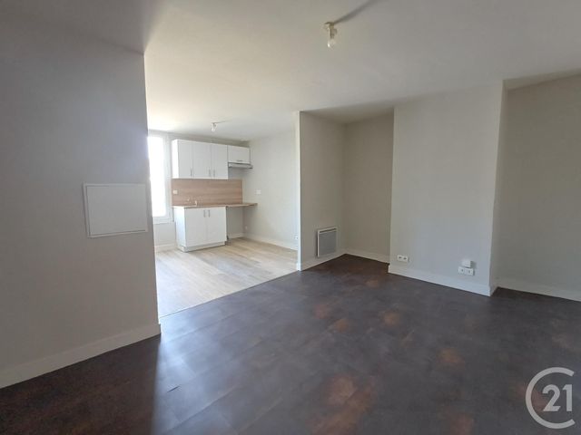 Appartement T3 &agrave; louer - 4 pi&egrave;ces - 78,04 m2 - Chatellerault - 86 - POITOU-CHARENTES