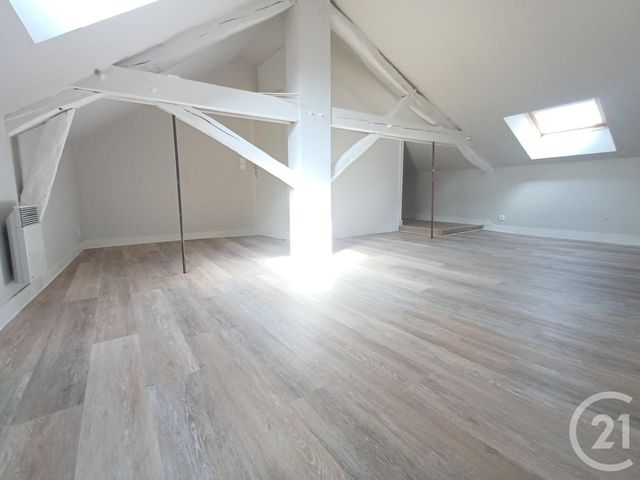 Appartement T3 &agrave; louer - 4 pi&egrave;ces - 78,04 m2 - Chatellerault - 86 - POITOU-CHARENTES