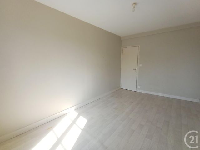 Appartement T3 &agrave; louer - 4 pi&egrave;ces - 78,04 m2 - Chatellerault - 86 - POITOU-CHARENTES