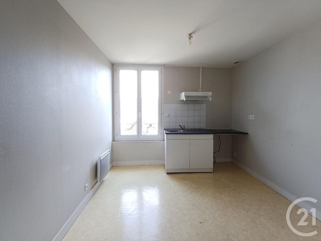 Appartement T3 &agrave; louer - 4 pi&egrave;ces - 78,04 m2 - Chatellerault - 86 - POITOU-CHARENTES