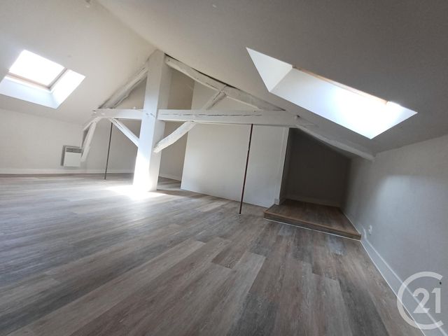 Appartement T3 &agrave; louer - 4 pi&egrave;ces - 78,04 m2 - Chatellerault - 86 - POITOU-CHARENTES