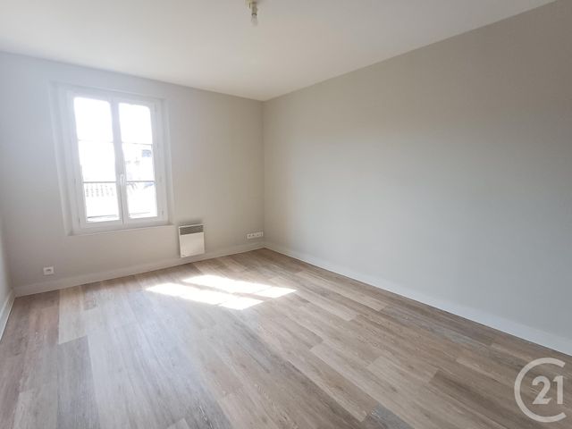 Appartement T3 &agrave; louer - 4 pi&egrave;ces - 78,04 m2 - Chatellerault - 86 - POITOU-CHARENTES