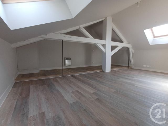 Appartement T3 &agrave; louer - 4 pi&egrave;ces - 78,04 m2 - Chatellerault - 86 - POITOU-CHARENTES