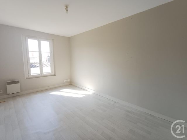 Appartement T3 &agrave; louer - 4 pi&egrave;ces - 78,04 m2 - Chatellerault - 86 - POITOU-CHARENTES