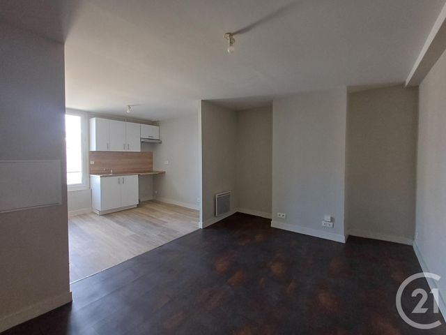 Appartement T3 &agrave; louer - 4 pi&egrave;ces - 78,04 m2 - Chatellerault - 86 - POITOU-CHARENTES