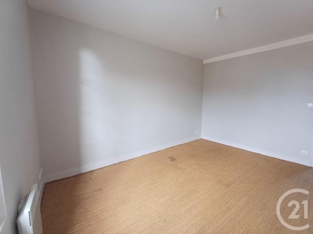 Appartement T3 &agrave; louer - 4 pi&egrave;ces - 78,04 m2 - Chatellerault - 86 - POITOU-CHARENTES