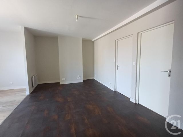 Appartement T3 &agrave; louer - 4 pi&egrave;ces - 78,04 m2 - Chatellerault - 86 - POITOU-CHARENTES
