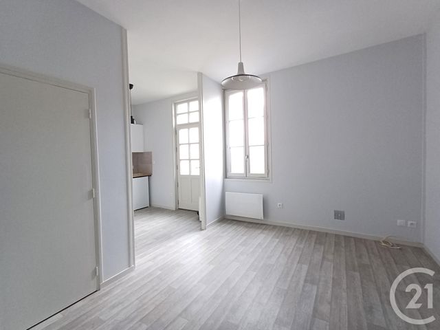 Appartement T1 &agrave; louer - 1 pi&egrave;ce - 31,78 m2 - Chatellerault - 86 - POITOU-CHARENTES