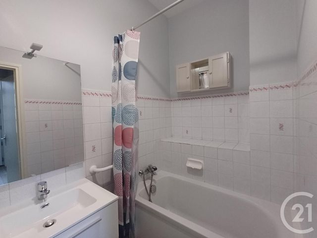 Appartement T1 &agrave; louer - 1 pi&egrave;ce - 31,78 m2 - Chatellerault - 86 - POITOU-CHARENTES