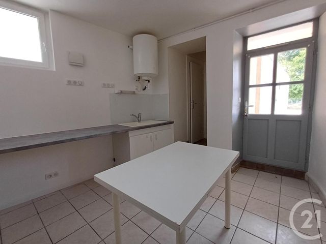 Appartement Studio &agrave; louer - 1 pi&egrave;ce - 28,70 m2 - Chatellerault - 86 - POITOU-CHARENTES