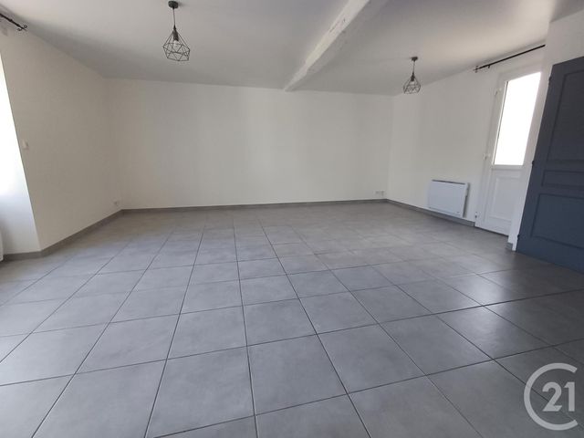 Appartement T3 &agrave; louer - 4 pi&egrave;ces - 86,50 m2 - Thure - 86 - POITOU-CHARENTES