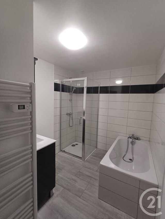 Appartement T3 &agrave; louer - 4 pi&egrave;ces - 86,50 m2 - Thure - 86 - POITOU-CHARENTES