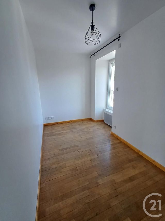 Appartement T3 &agrave; louer - 4 pi&egrave;ces - 86,50 m2 - Thure - 86 - POITOU-CHARENTES